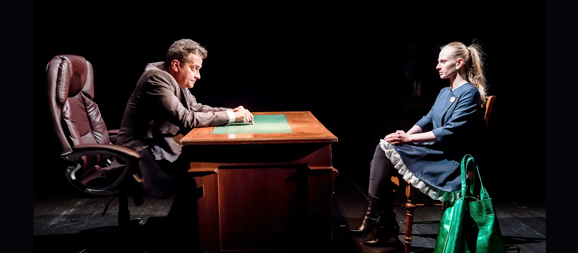 zdjęcie ze spektaklu „Oleanna”