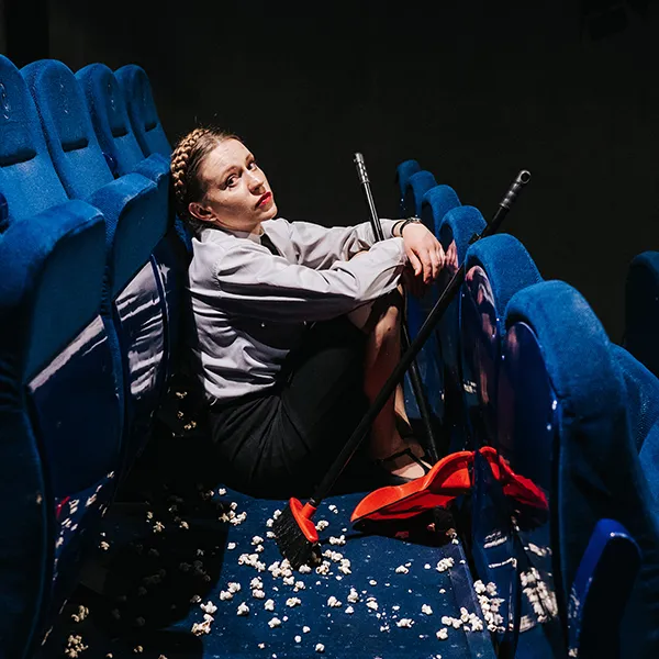 Matylda Paszczenko, zdjęcie ze spektaklu Bileterka, fot. Dawid Stube