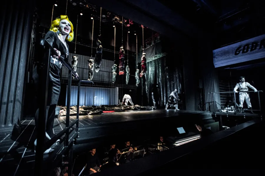 zdjęcie ze spektaklu Opera za trzy grosze, fot. Greg Noo-Wak