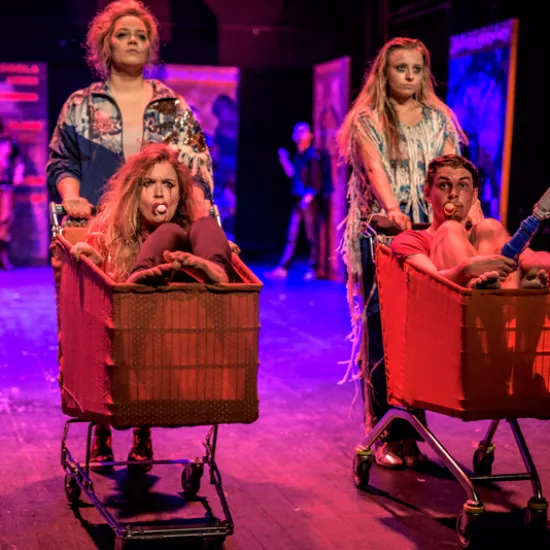 zdjęcie ze spektaklu Ustawienia ze Świętymi, czyli rozmowy obrazów, fot.  Greg Noo-Wak