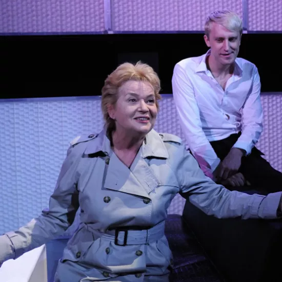 zdjęcie ze spektaklu Stara kobieta wysiaduje, fot. Greg Noo-Wak  