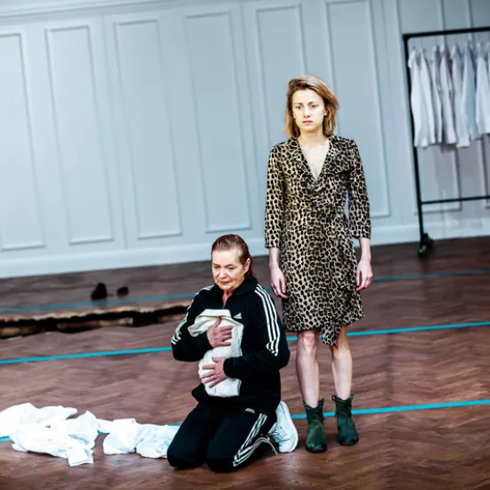 zdjęcie ze spektaklu Plac bohaterów, fot. Krzysztof Bieliński