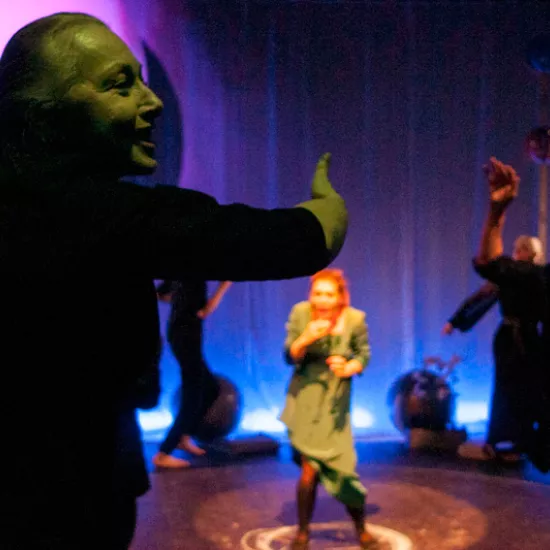 zdjęcie ze spektaklu Śmierć siedzi na gruszy i się nie ruszy, fot. Marcin Nowak