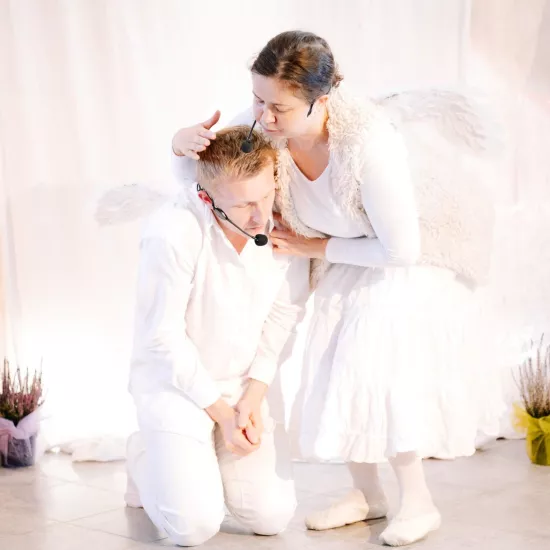 Zdjęcie ze spektaklu O tym który spadł z nieba - bajka 