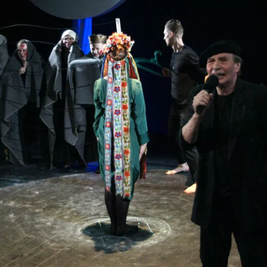 zdjęcie ze spektaklu Śmierć siedzi na gruszy i się nie ruszy, fot. Marcin Nowak