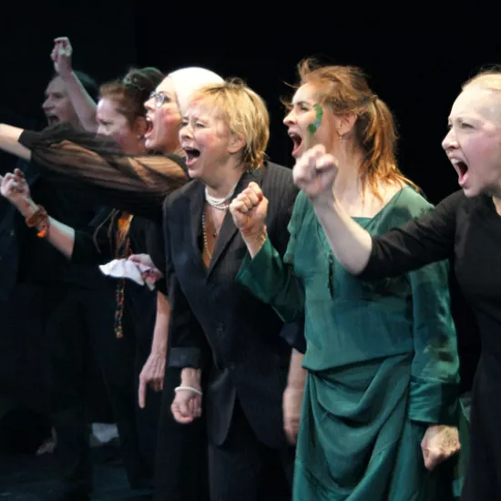 zdjęcie ze spektaklu Śmierć siedzi na gruszy i się nie ruszy, fot. Marcin Nowak