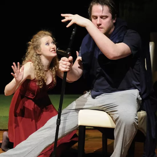 zdjęcie ze spektaklu Kotka na rozpalonym blaszanym dachu, fot. Greg Noo-Wak 