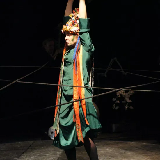 zdjęcie ze spektaklu Śmierć siedzi na gruszy i się nie ruszy, fot. Marcin Nowak