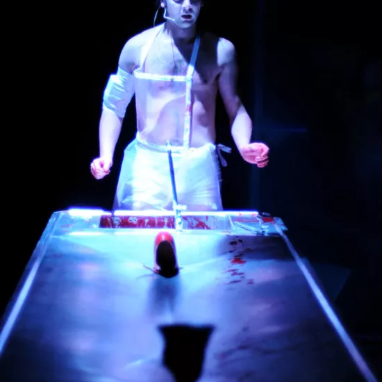 zdjęcie ze spektaklu Toporem w serce, fot. Greg Noo-Wak 