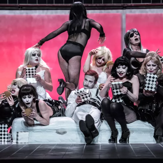 zdjęcie ze spektaklu Opera za trzy grosze, fot. Greg Noo-Wak 