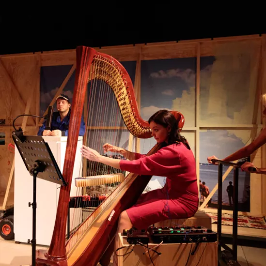 zdjęcie do spektaklu Listy na (nie)wyczerpanym papierze, fot. Andrzej Wencel