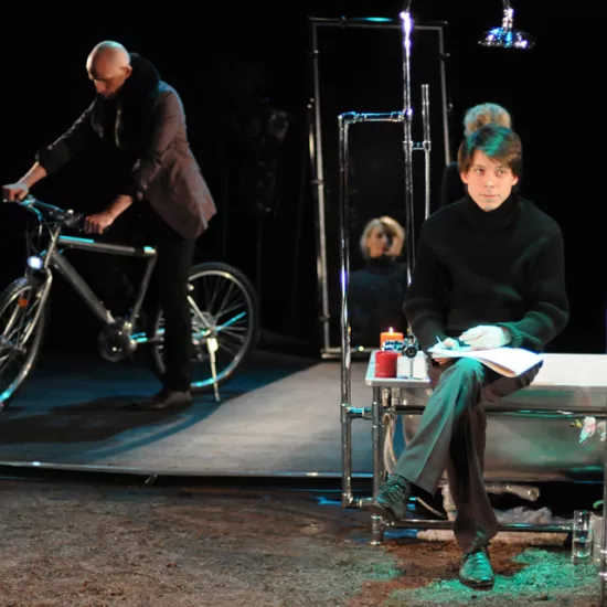 zdjęcie ze spektaklu Rowerzyści, fot. Greg Noo-Wak 