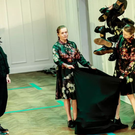 zdjęcie ze spektaklu Plac bohaterów, fot. Krzysztof Bieliński