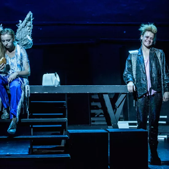 zdjęcie ze spektaklu Ustawienia ze Świętymi, czyli rozmowy obrazów, fot.  Greg Noo-Wak