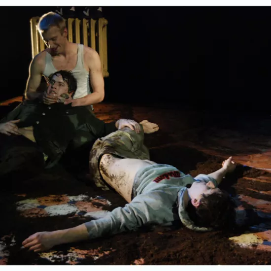 zdjęcie ze spektaklu Osaczeni, fot. Greg Noo-Wak 