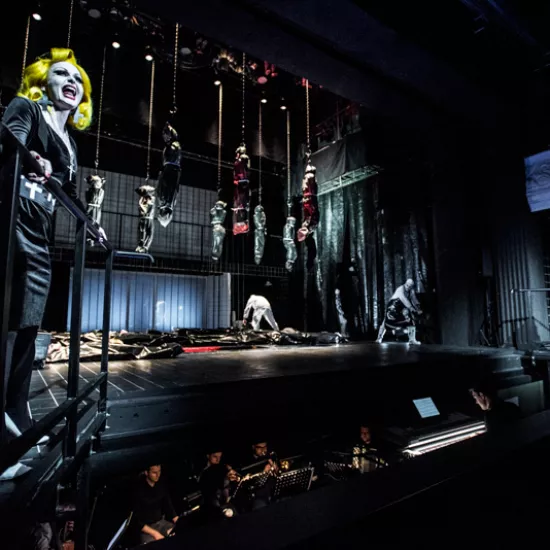 zdjęcie ze spektaklu Opera za trzy grosze, fot. Greg Noo-Wak 