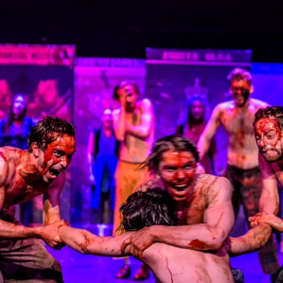 zdjęcie ze spektaklu Ustawienia ze Świętymi, czyli rozmowy obrazów, fot.  Greg Noo-Wak