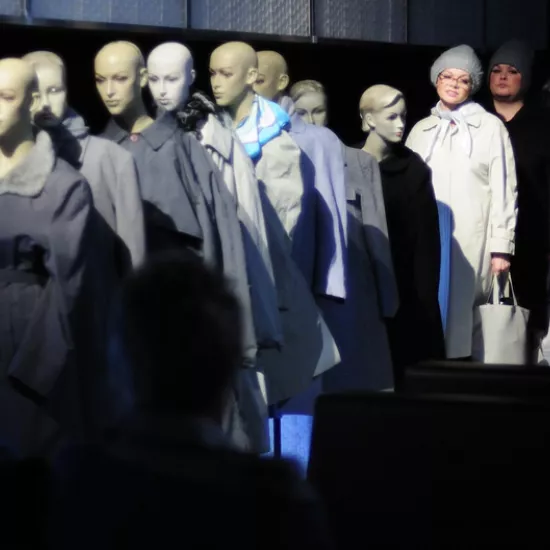 zdjęcie ze spektaklu Stara kobieta wysiaduje, fot. Greg Noo-Wak 