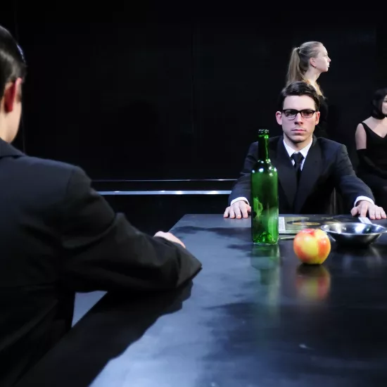 zdjęcie ze spektaklu Barbelo, o psach i dzieciach, fot. Greg Noo-Wak