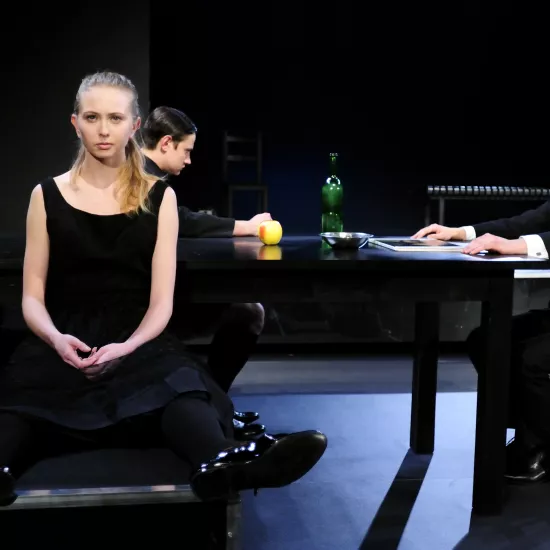 zdjęcie ze spektaklu Barbelo, o psach i dzieciach, fot. Greg Noo-Wak