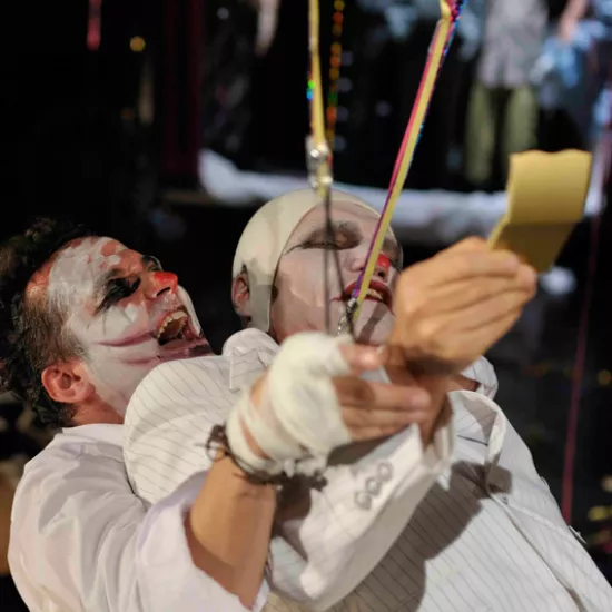 zdjęcie ze spektaklu Jajo węża, fot. Greg Noo-Wak 